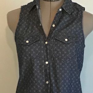 Light weight Button denim sleeveless tank.